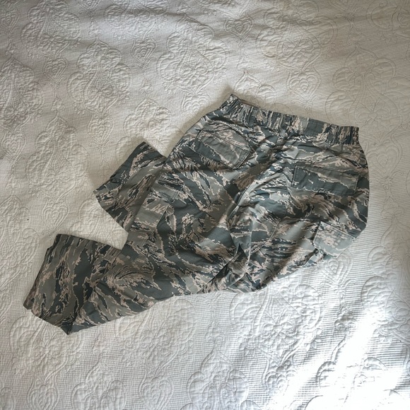 Sage green camo cargo pants - Picture 2 of 6